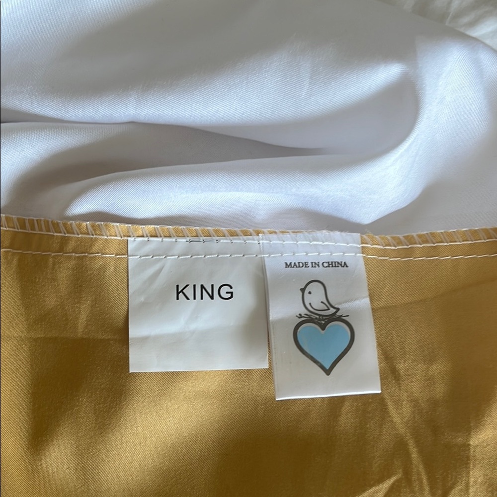 White and Gold King Bedskirt - Picture 2 of 3